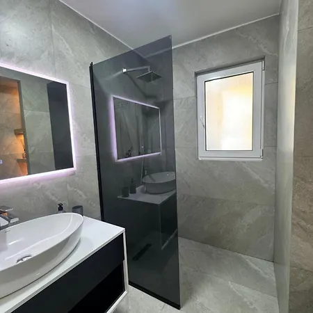 Loha Luxury 2 Τίρανα