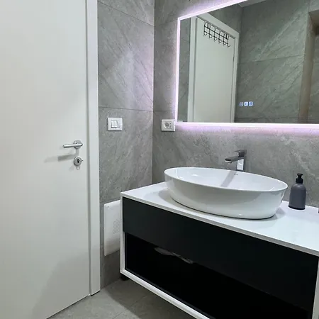 Loha Luxury 2 *